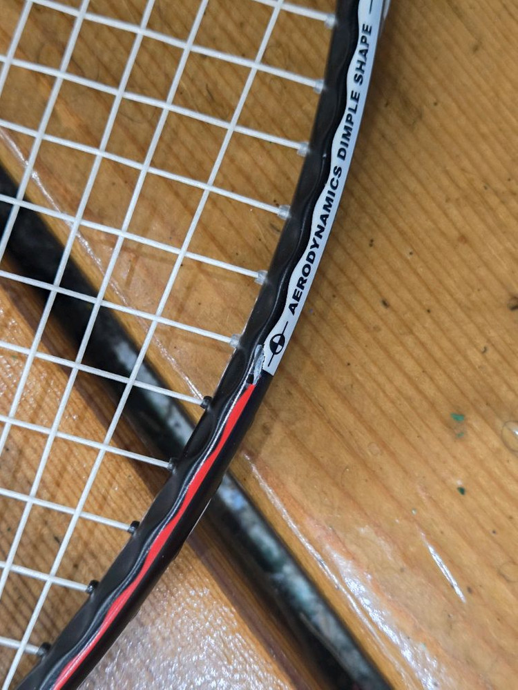 레드썬 쉐이프 01 검정색 배드민턴 라켓 이미지