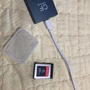 CFexpress B 256GB 메모리 카드 + 리더기 이미지