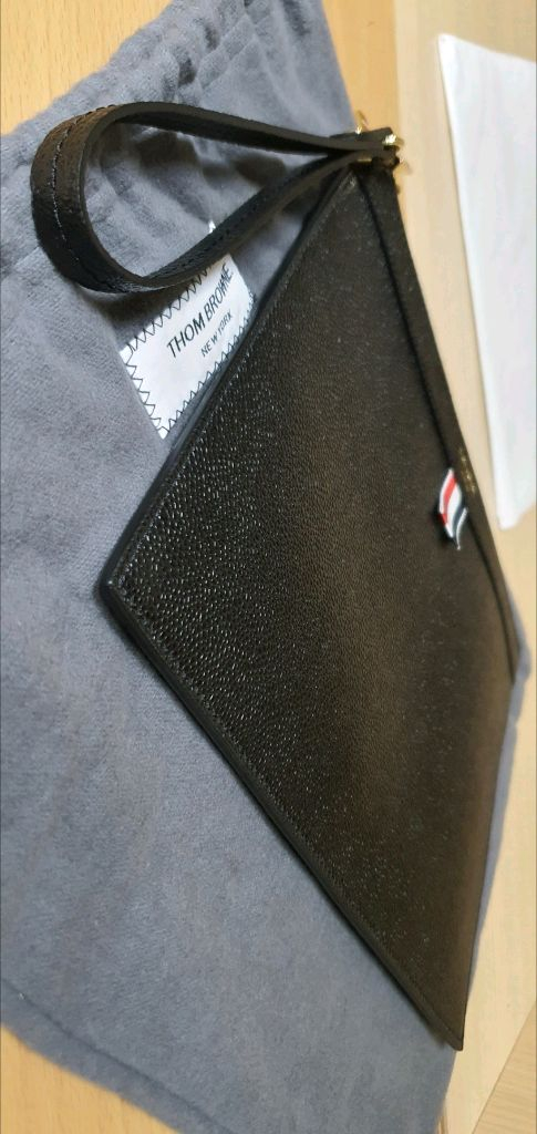 (미사용)톰브라운 클러치백 새상품급 정품(감정O)구찌프라다루이비통디올고야드샤넬셀린느보테가생로랑발렌시아가버버리가방 이미지