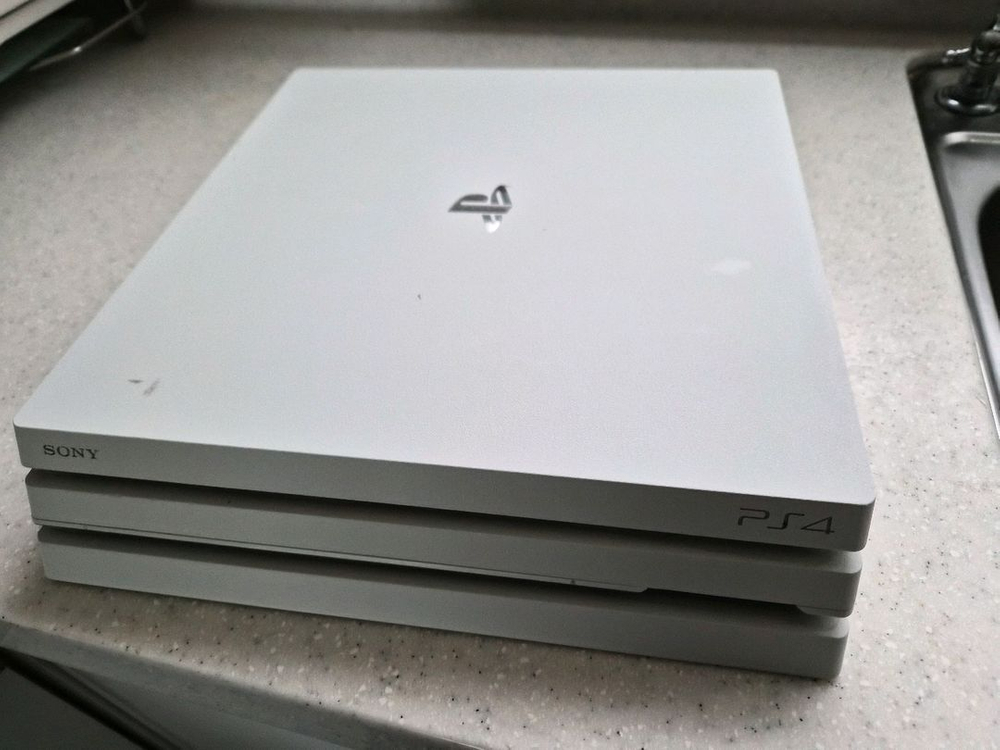 게임 콘솔 플스4프로 + VR 헤드셋 세트 이미지