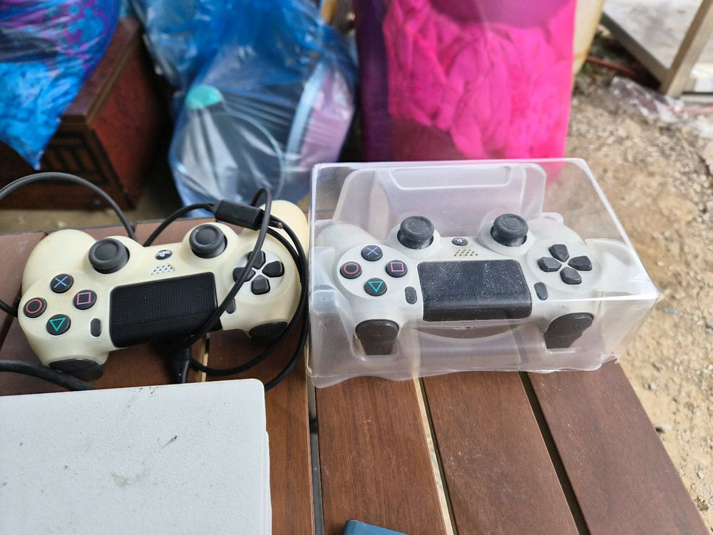 게임 콘솔 플스4프로 + VR 헤드셋 세트 이미지