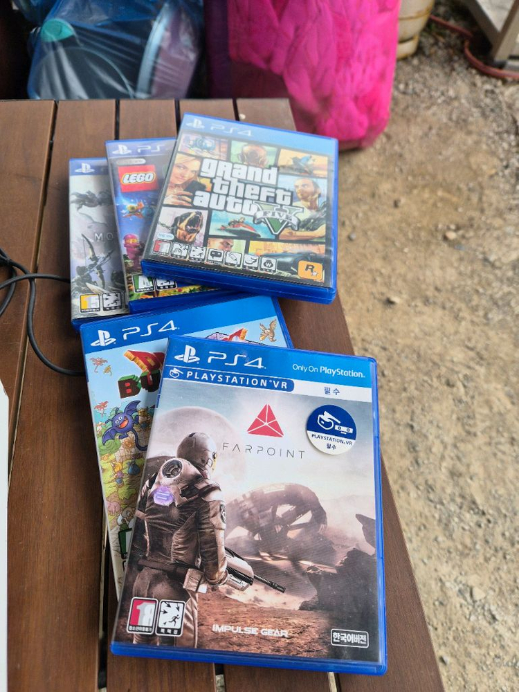 게임 콘솔 플스4프로 + VR 헤드셋 세트 이미지