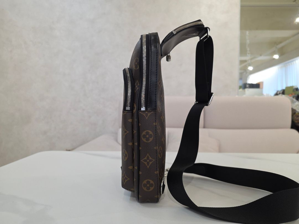 루이비통 에비뉴 슬링백 NM 모노그램 마카사 M46327 이미지