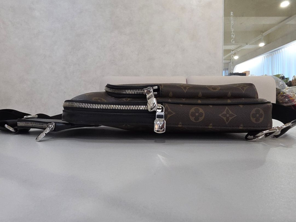 루이비통 에비뉴 슬링백 NM 모노그램 마카사 M46327 이미지