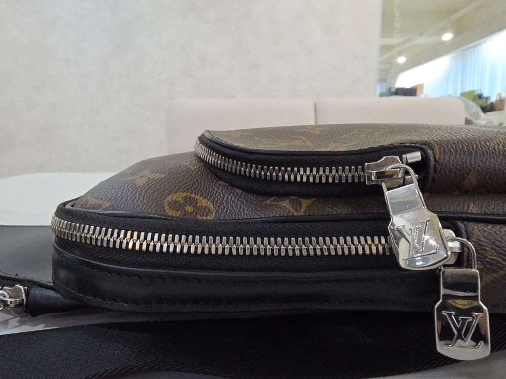 루이비통 에비뉴 슬링백 NM 모노그램 마카사 M46327 이미지