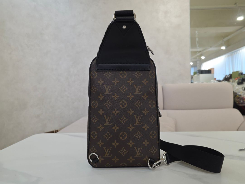 루이비통 에비뉴 슬링백 NM 모노그램 마카사 M46327 이미지