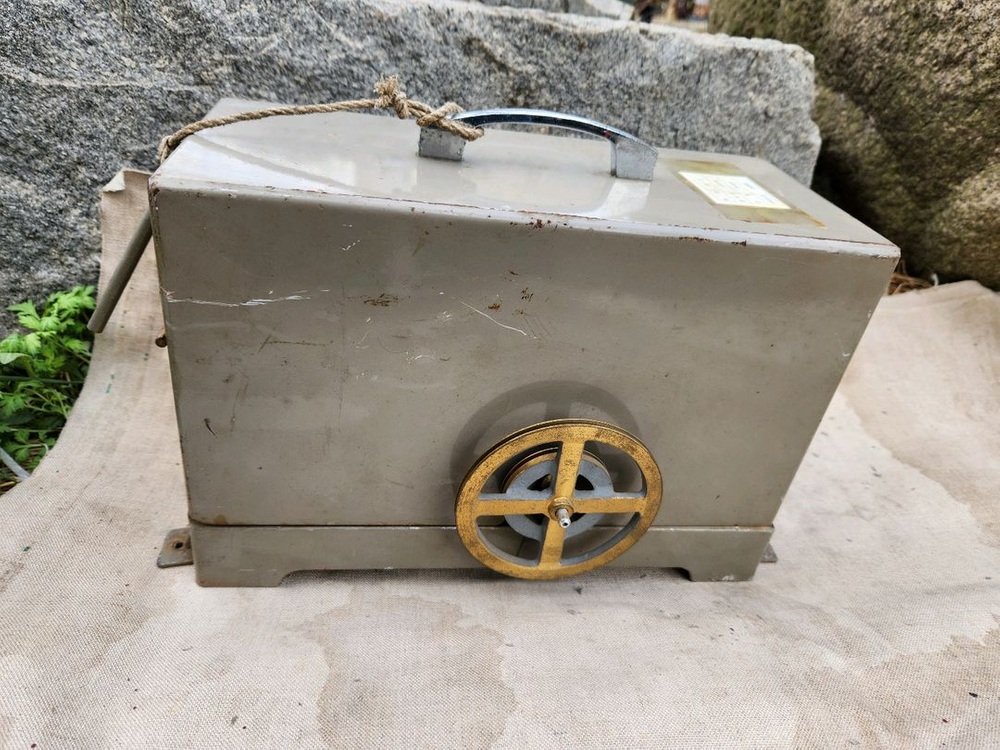 일본 빈티지 기상관측장비 자기기압계(Richard type barograph) 이미지