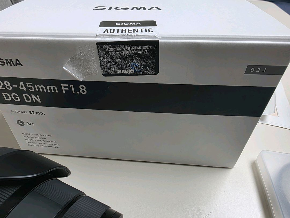시그마 28-45 f1.8렌즈입니다. 각종 필터 포함 l마운트 이미지