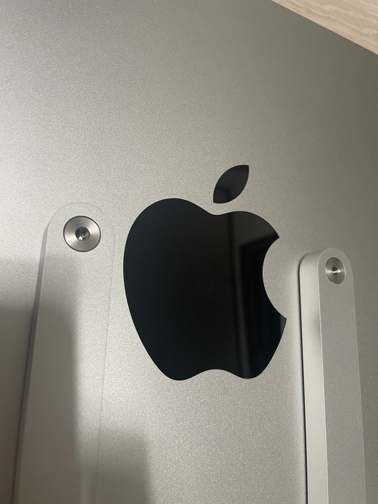 스튜디오 디스플레이 VESA + 애케플 이미지