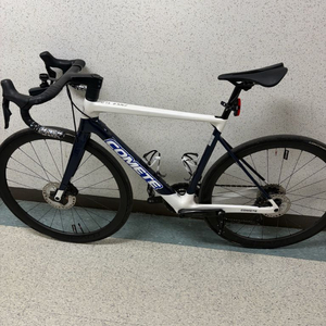 코메트 한정판 105di2 로드 자전거 및 카본 휠셋 팜 이미지