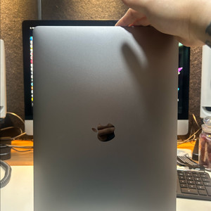 맥북프로 2018 15인치 이미지