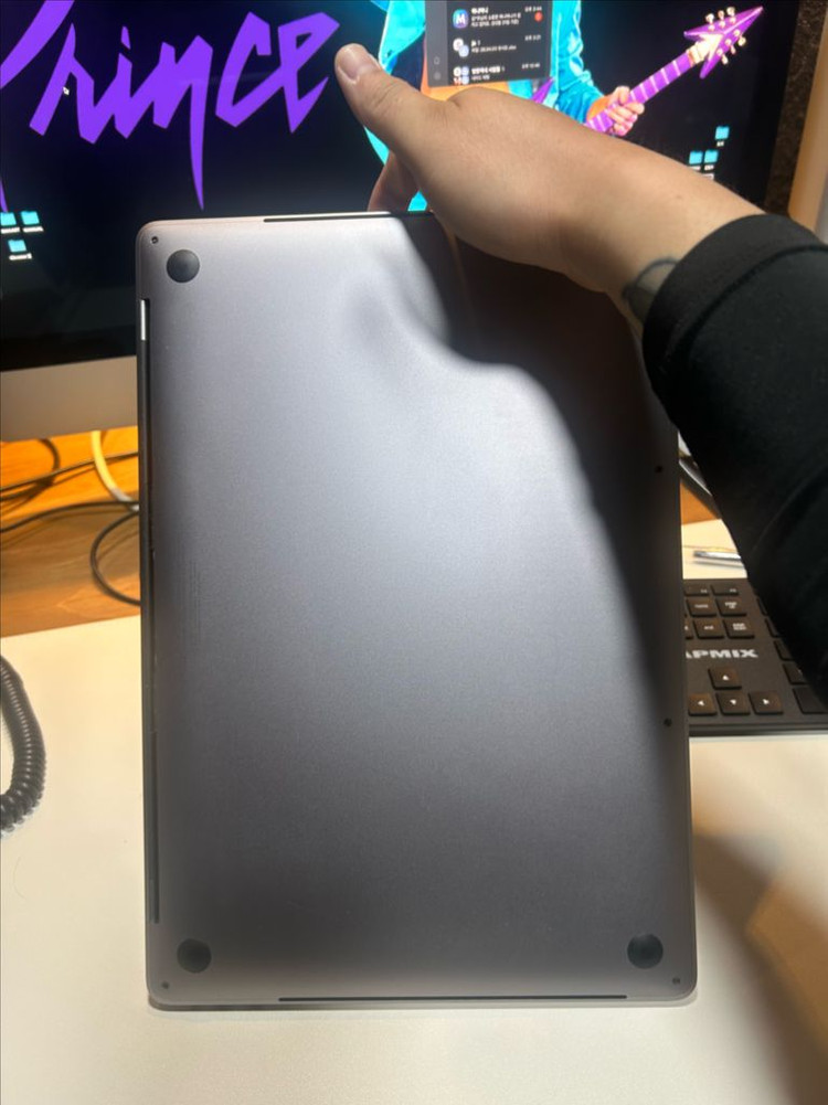 맥북프로 2018 15인치 이미지