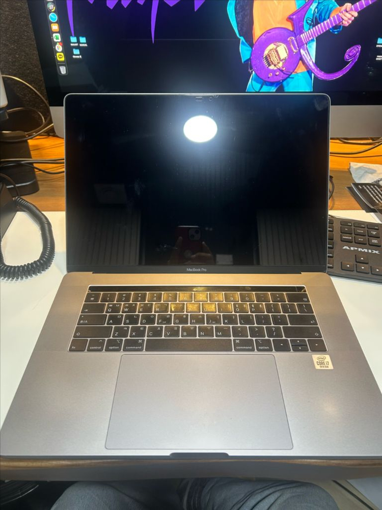 맥북프로 2018 15인치 이미지