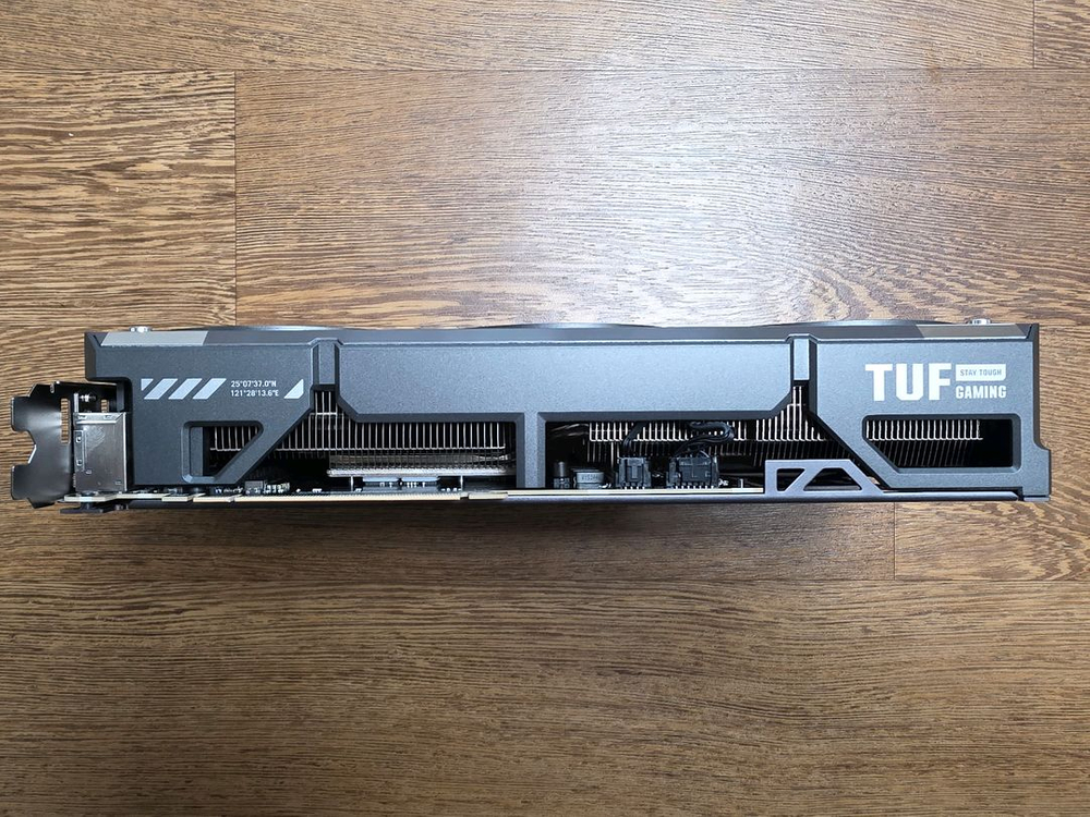 ASUS TUF 5070ti 그래픽카드 이미지