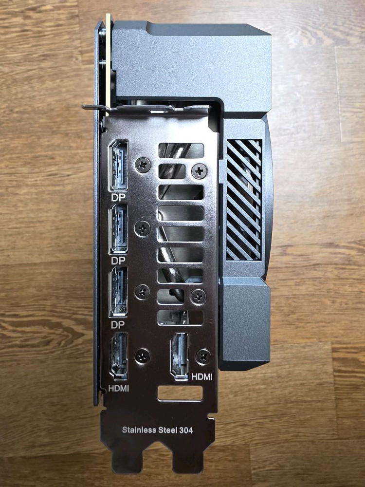 ASUS TUF 5070ti 그래픽카드 이미지