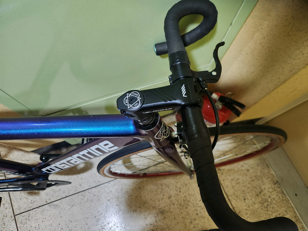 콘스탄틴 버나드2023 카멜 픽시 자전거 이미지