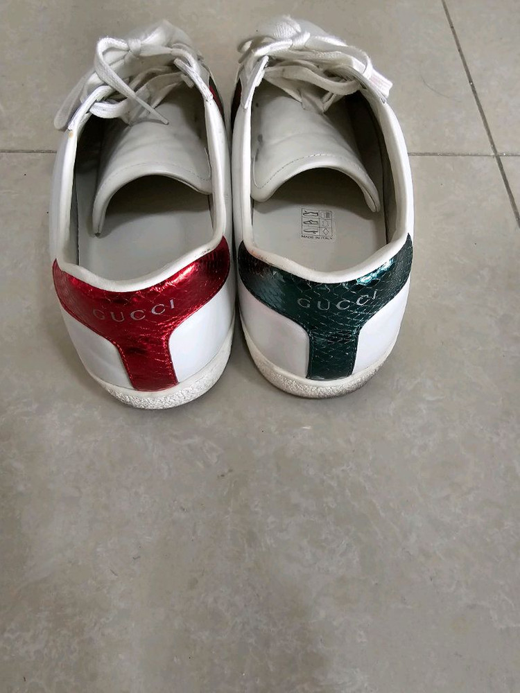 구찌 꿀벌 스니커즈 7사이즈 팝니다 이미지