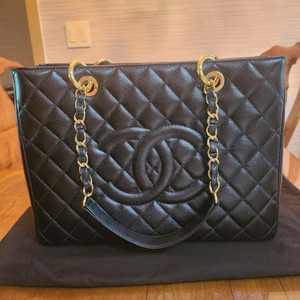 샤넬 그랜드샤핑 블랙 금장 이미지