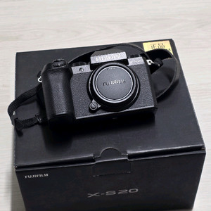 후지필름 X-S20 바디 이미지