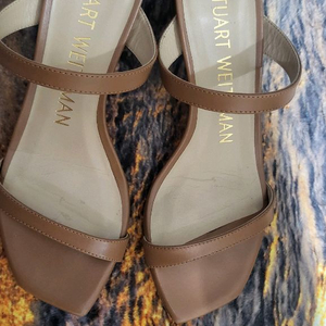 스튜어트와이츠먼 샌들 이미지