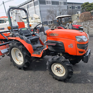 소형트랙터 구보다 23마력 미니트랙터 이미지