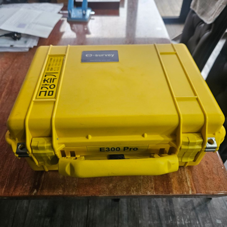 GPS 측량기 세트 e-survey e300 pro 이미지