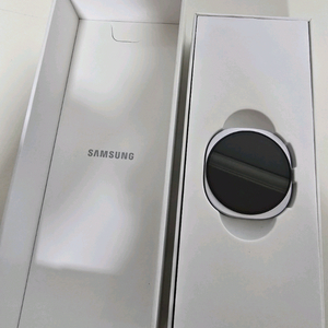 갤럭시워치8 40mm실버 즉시 개통가능 개봉만한 새상품 30만 택포 구매시 사은품 12만원 드려요 이미지