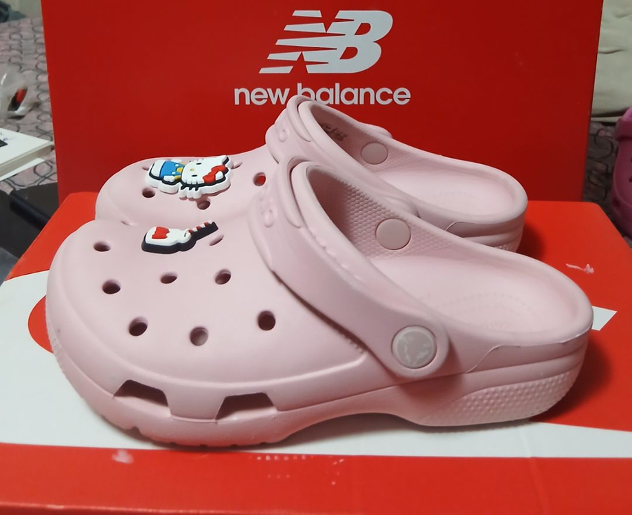 크록스정품 J2 210 키티 지비츠포함 이미지