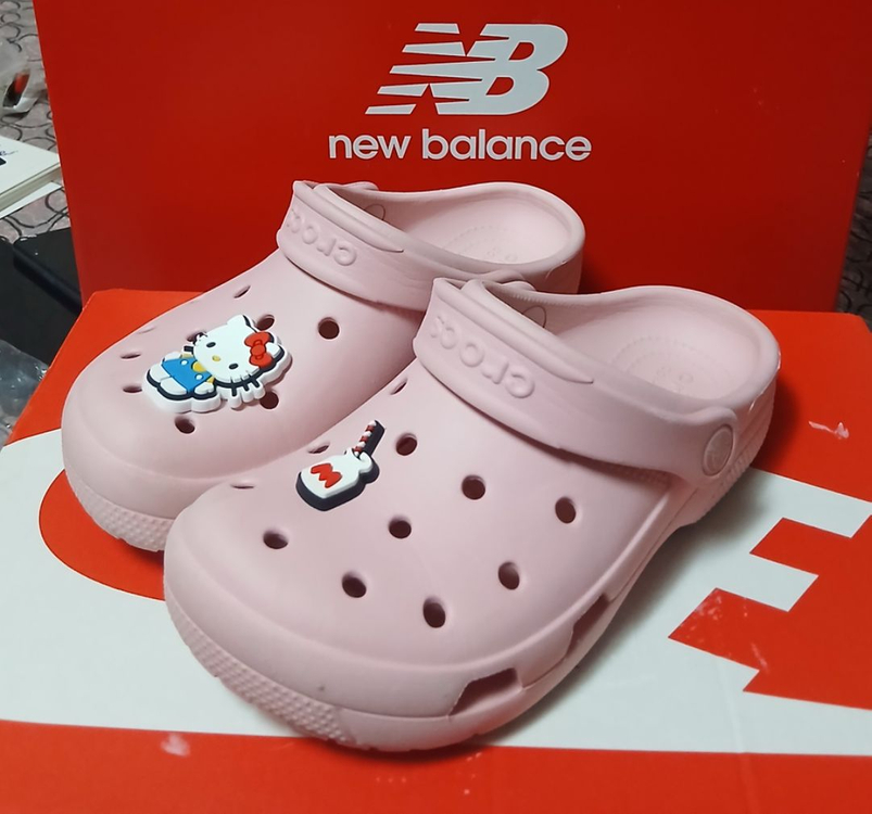 크록스정품 J2 210 키티 지비츠포함 이미지