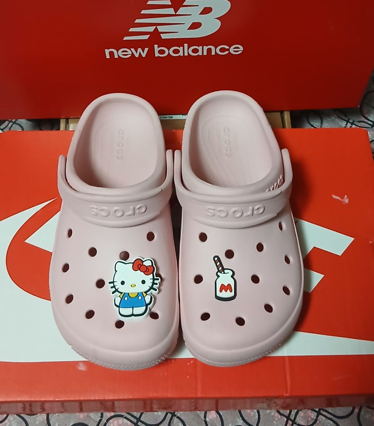 크록스정품 J2 210 키티 지비츠포함 이미지