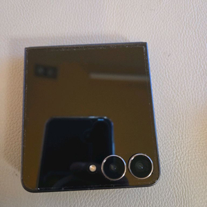 폴더블 스마트폰 이미지