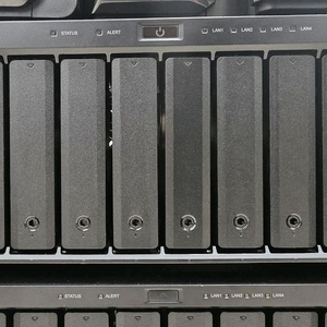 Synology DS1815+ NAS 서버 32TB HDD 32테라 하드 이미지