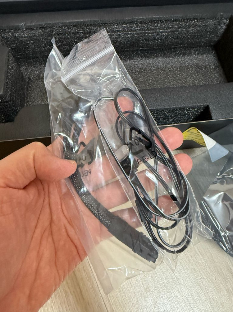 RTX 4070 Ti SUPER 그래픽카드 이미지