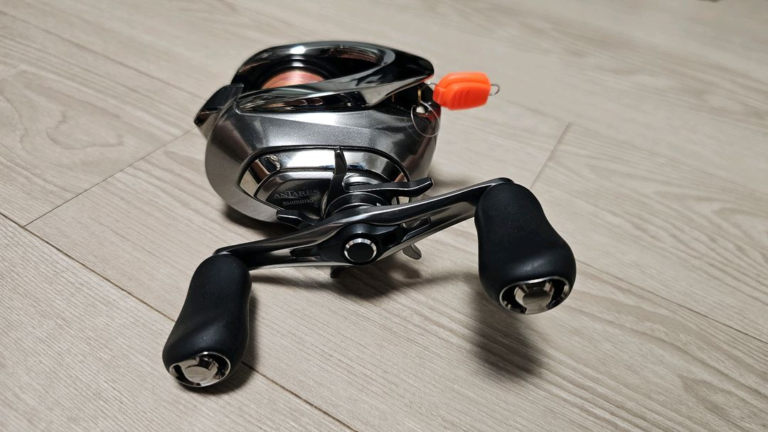 시마노 16 안타레스 DC 우핸들 판매합니다 이미지