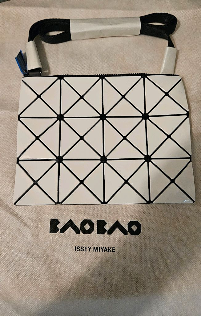 바오바오 루센트 크로스 숄더백 화이트 이미지