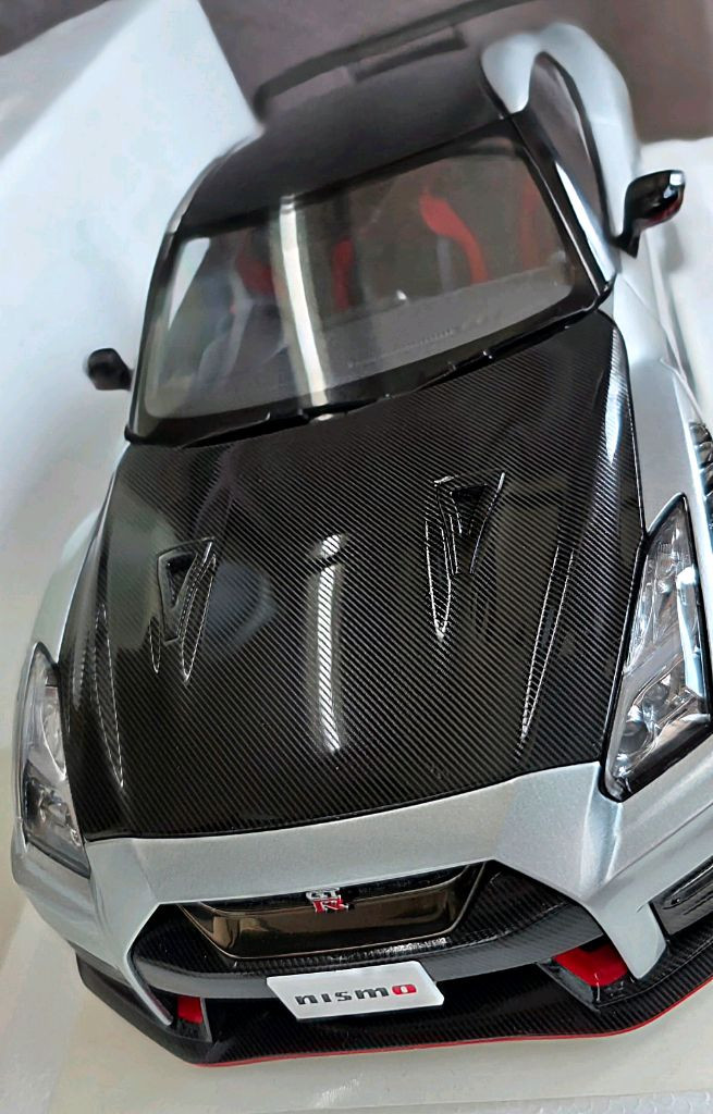 1/18 오토아트 gtr nismo r35 다이캐스트 풀오픈 모델 무하자 판매 합니다 이미지