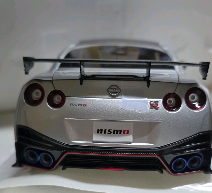 1/18 오토아트 gtr nismo r35 다이캐스트 풀오픈 모델 무하자 판매 합니다 이미지