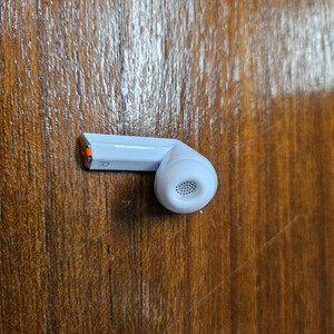 버즈3 프로 왼쪽 이미지