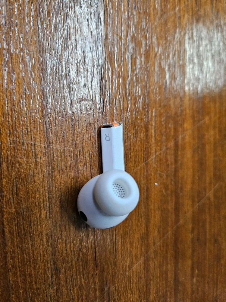 버즈3 프로 왼쪽 이미지