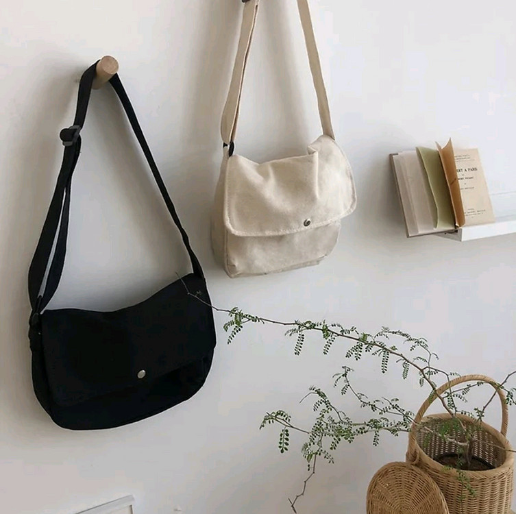 아메카지 캔버스 덮개 크로스백 아이보리 / 바온 러브앤드팝 수달쌀롱 네오랑 녕이옷장 로버블 빈블 이미지