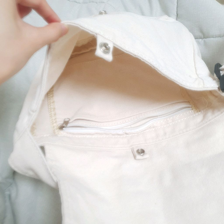 아메카지 캔버스 덮개 크로스백 아이보리 / 바온 러브앤드팝 수달쌀롱 네오랑 녕이옷장 로버블 빈블 이미지