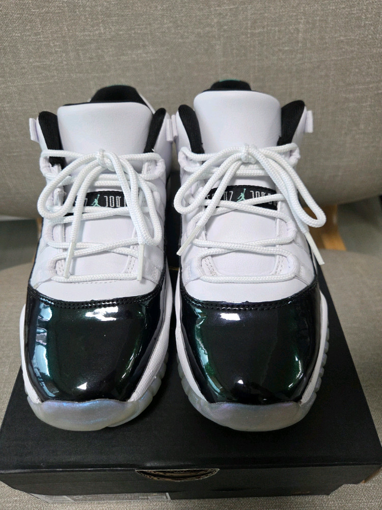 조던 11 레트로 로우 이리디센트 230 이미지