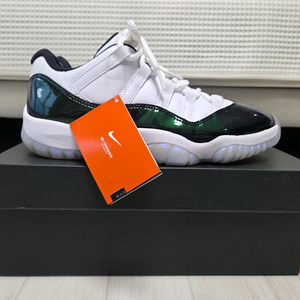 조던 11 레트로 로우 이리디센트 [255, 새상품] 이미지