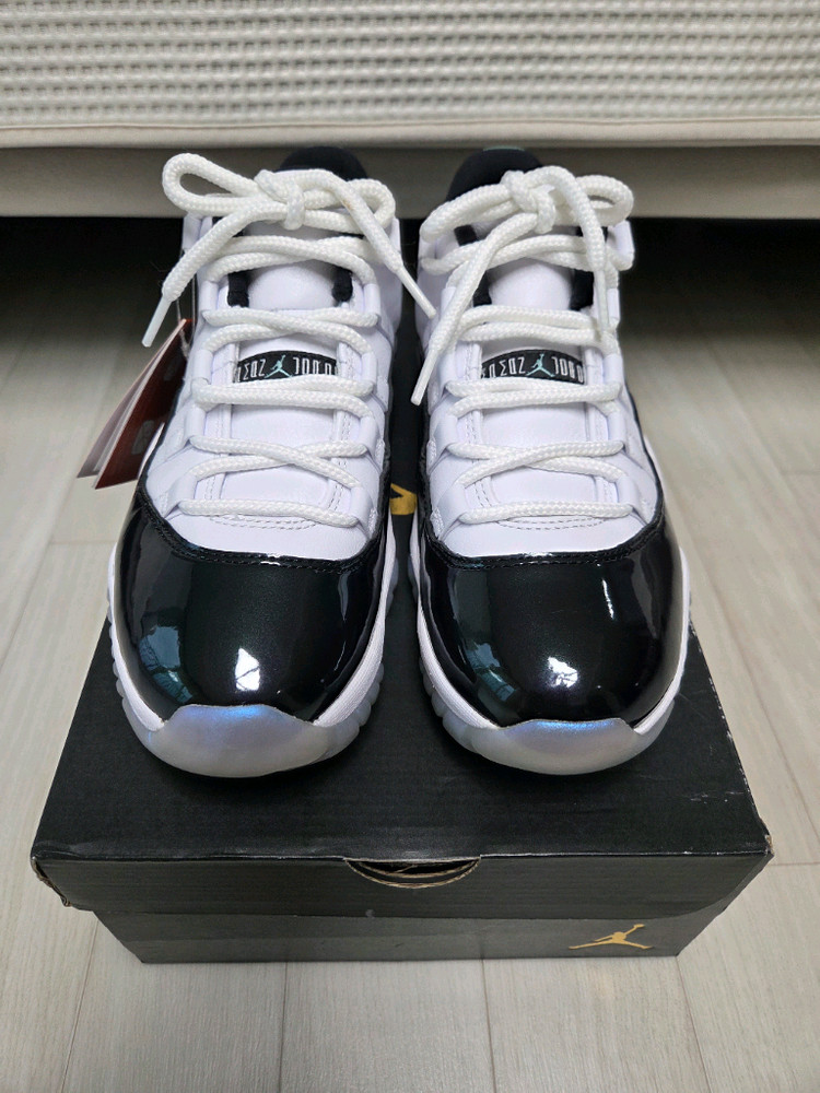 조던 11 레트로 로우 이리디센트 [255, 새상품] 이미지