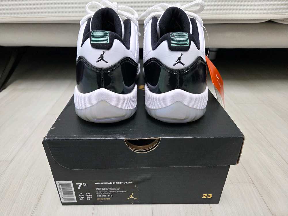 조던 11 레트로 로우 이리디센트 [255, 새상품] 이미지