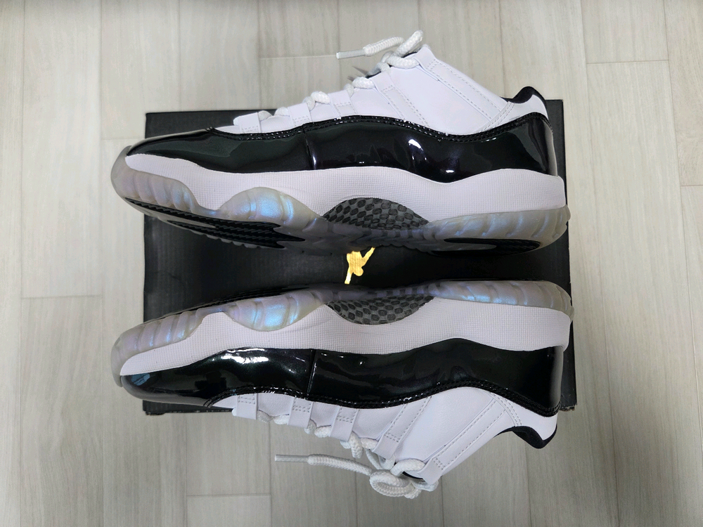 조던 11 레트로 로우 이리디센트 [255, 새상품] 이미지