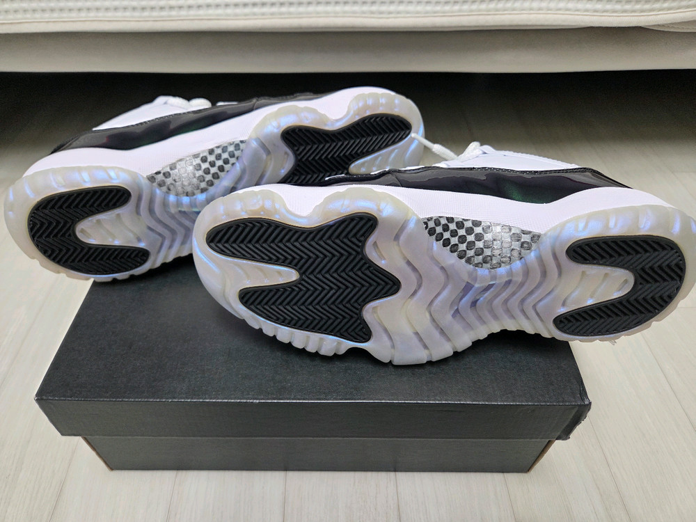 조던 11 레트로 로우 이리디센트 [255, 새상품] 이미지