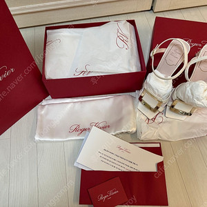 풀박 로저 비비에 25SS신상(36반,240)정가260만원 이미지