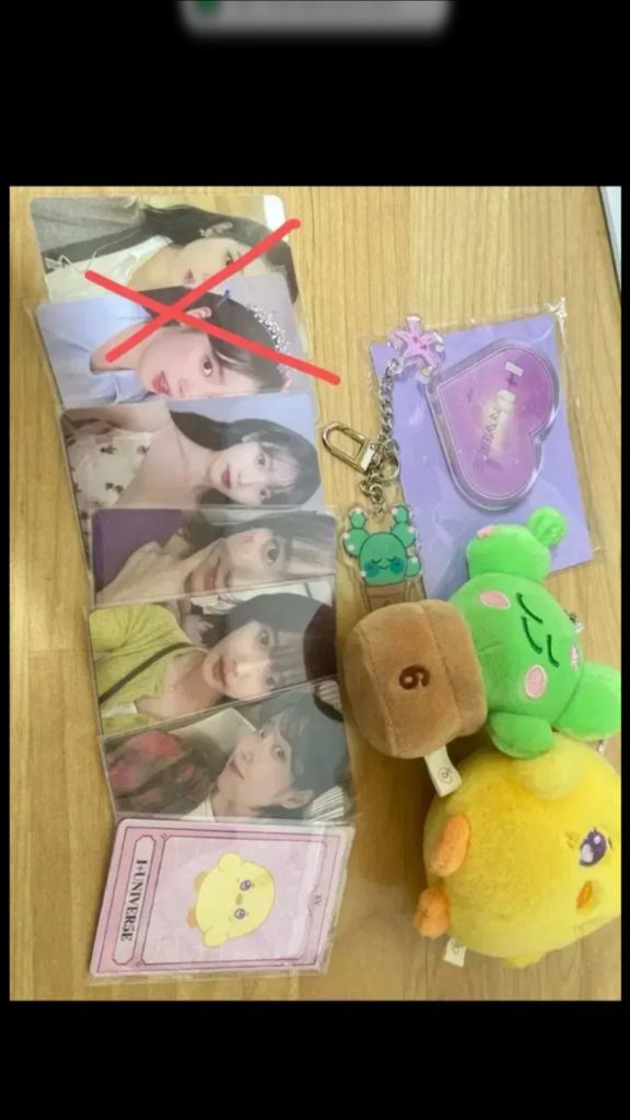 아이유 유니버스 포토카드 이미지