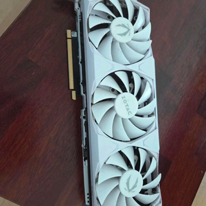 조텍 3080 그래픽카드 트리니티 화이트 이미지